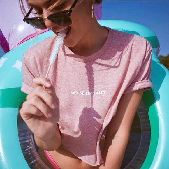 Hubs & Hers Wife of the Party T-Shirt Size Medium - Picture 2 of 8